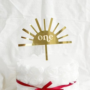 ท็อปเปอร์เค้กอะคริลิค ลายพระอาทิตย์สีทอง ตกแต่งด้วยน้ำผึ้งและความหวาน สำหรับงานวันเกิดเด็กแรกเกิด - Product Image 1