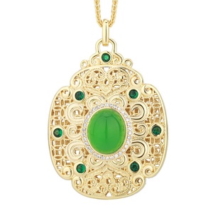 Collier pendentif élégant et écologique en cuivre plaqué or vintage, style palais, avec zircon cubique vert 10*12mm, pour femme - Product Image 1