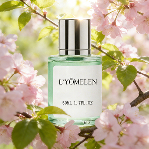Parfum arabe en spray format poche, senteur boisée épicée, haute qualité, notes de rose poudrée et de cuir, longue tenue, écologique, luxe - Product Image 1