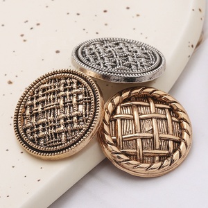 Phụ Nữ Mới Của Matte Vàng Đen 4-Lỗ May Nút Chân Lớn Trang Trí Kim Loại Mạ Cho Áo Quần Áo Phụ Kiện May Mặc - Product Image 3