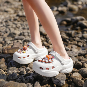 รองเท้าแตะผู้หญิงแบบสวม สปริง/ซัมเมอร์ สำหรับใส่กลางแจ้ง เพิ่มความสูง ปิดนิ้วเท้า ทำจาก EVA กันลื่น พื้นหนา สีเบจ ขาว ชมพู กากี - Product Image 3