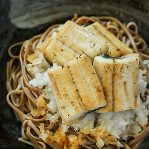 Filete de Anguila Kagoshima Conger marca OSAKI 200g envasado al vacío congelado directo de Japón para asar y cocinar al vapor - Product Image 5