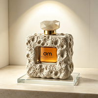 Flacon de parfum carré de luxe à texture roche volcanique, avec logo personnalisé et fenêtre ajourée, flacon de parfum vide