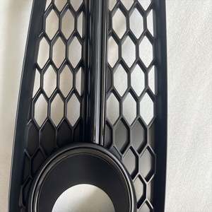 1 paire de caches de phares antibrouillard de pare-chocs avant inférieurs en ABS noir chromé neuf pour Audi <span class=keywords><strong>A8</strong></span> <span class=keywords><strong>Sline</strong></span> 2015-2018 OEM 4H0807679/4H0807680 6 - Product Image 5