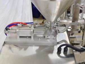 Machine de remplissage automatique de sachets <span class=keywords><strong>d</strong></span>'eau cosmétique industrielle, machine de remplissage de sachets de <span class=keywords><strong>shampoing</strong></span>, machine de remplissage de petits sachets - Product Image 4