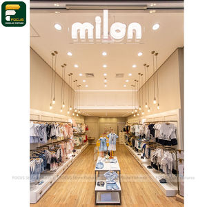 Étagère de présentation de vêtements contemporaine, structure incurvée, armoire à vêtements suspendus, mobilier de présentation pour magasin - Product Image 3