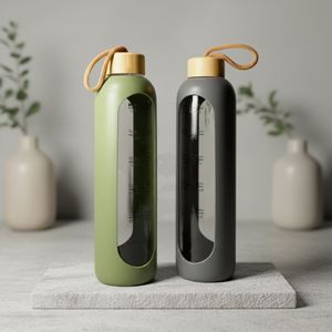 Bouteille d'eau unisexe personnalisée en verre borosilicate de 1000 ml, anti-fuite, sans BPA, avec manchon en silicone, portable pour le sport et la gym, vente en gros - Product Image 1