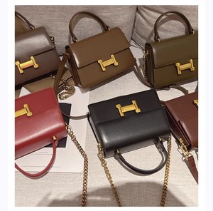 กระเป๋าผู้หญิงทรงสี่เหลี่ยมขนาดเล็กมีพื้นผิวแบบพรีเมี่ยม, กระเป๋าแฟชั่น2025ใหม่กระเป๋าคาดลำตัวสะพายไหล่หรูหรามีน้ำหนักเบาหลายร้อยแบบ - Product Image 2