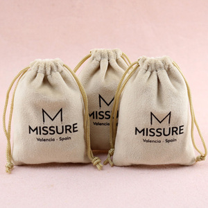 Sacs cadeaux en velours beige doux personnalisés avec logo estampé à chaud en feuille d'or, pochettes à cordon pour bijoux, emballage pour colliers et bagues, pochette anti-poussière en velours - Product Image 6