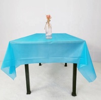 Nappes en PE résistantes pour événements, housses de table en plastique jetables imperméables pour mariages et banquets avec livraison rapide