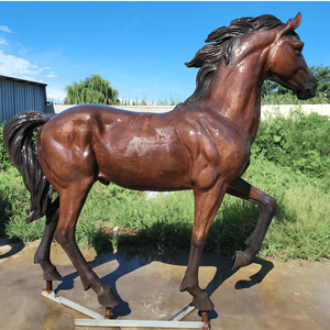 รูปปั้นม้าเดินขนาดใหญ่แบบสั่งทำ  งานหล่อทองสัมฤทธิ์  ประติมากรรมม้าแบบเดิน  ตกแต่งภายนอกสไตล์โมเดิร์นผสมผสานความดั้งเดิม - Product Image 1