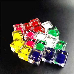 Breloques en résine en forme de cube, couleurs assorties, pendentifs en plastique pour la fabrication de bijoux, accessoires DIY, design géométrique en forme de fruit, idéal pour les occasions spéciales - Product Image 4