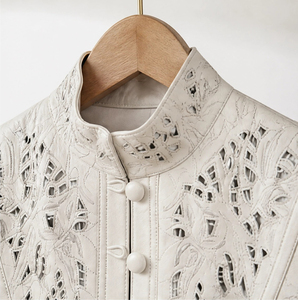 Giacca Corta da <span class=keywords><strong>Donna</strong></span> Personalizzata in Pelle Scamosciata 100% Pecora con Ricamo Floreale Tagliato al Laser, Traspirante e con Orlo Elastico - Product Image 4
