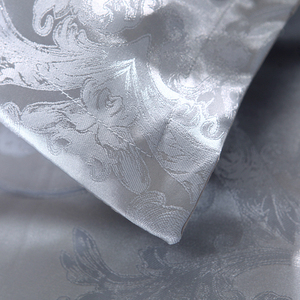 Design européen <span class=keywords><strong>240x260</strong></span> <span class=keywords><strong>Polyester</strong></span> Soie Satin Argent Jacquard <span class=keywords><strong>Housse</strong></span> <span class=keywords><strong>de</strong></span> <span class=keywords><strong>couette</strong></span> avec motif imprimé Ensemble <span class=keywords><strong>de</strong></span> literie <span class=keywords><strong>de</strong></span> luxe - Product Image 5
