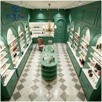 Présentoir mural de parfum en bois de verre personnalisé présentoir de magasin de maquillage de beauté vitrine et armoire de parfum