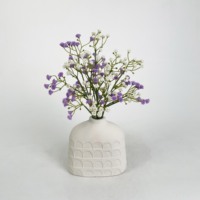 Bouquet délicat de gypsophile artificielle en tissu et PE dans un vase pour la décoration intérieure