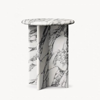 Table d'appoint moderne en marbre travertin Kumusi pour chambre, hôtel ou salon, petite table d'appoint en travertin beige naturel