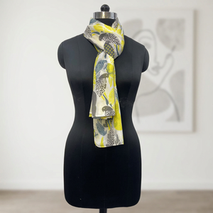 Écharpe longue pour femme en coton à motif de feuilles imprimé numériquement, toutes saisons - Product Image 2
