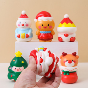 Jouet en PU version Q, série Noël, anti-stress à rebond lent pour enfants, vente en gros usine - Product Image 1
