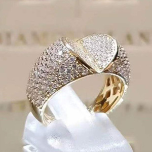 Anello a Forma di Cuore con Cristalli Incastonati per Donne, Accessorio Romantico per Uso Quotidiano e Feste - Product Image 2
