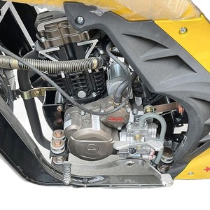 Camion à ordures à trois roues Clean Warrior, 5 mètres cubes, auto-chargeant et auto-déchargeant, à essence, jaune - Product Image 5