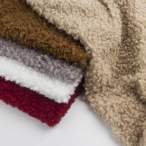 Le fabricant fournit des rouleaux de peau de mouton 100% polyester <span class=keywords><strong>Tissus</strong></span> en peluche à poil long pour la doublure Rideaux Animaux de compagnie-Chaîne en laine bouclée en velours - Product Image 5