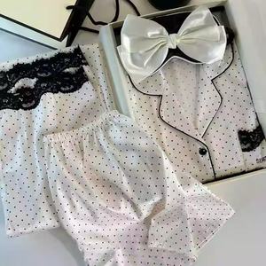 Set di <span class=keywords><strong>pigiami</strong></span> in raso ricamato regolare di base su misura 2 pezzi <span class=keywords><strong>pigiami</strong></span> in bianco di <span class=keywords><strong>seta</strong></span> da <span class=keywords><strong>donna</strong></span> Set <span class=keywords><strong>pigiami</strong></span> in raso - Product Image 2