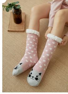 समायोज्य असेमेटेड सस्ते क्रिसमस उपहार चालक दल पशु बुने वाली मोटी महिलाओं शीतकालीन गैर-पर्ची फर्श स्लाइपर मोजे - Product Image 6