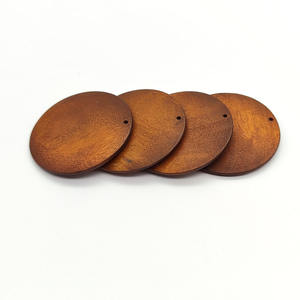 Disques ronds <span class=keywords><strong>en</strong></span> <span class=keywords><strong>bois</strong></span> 50x5.5mm, <span class=keywords><strong>grand</strong></span> <span class=keywords><strong>cercle</strong></span> plat lourd inachevé avec trou pendentif <span class=keywords><strong>en</strong></span> <span class=keywords><strong>bois</strong></span> naturel - Product Image 1