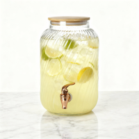 Vente en gros de grand pot en verre de 4 L, grand volume, vertical, à nervures, distributeur de boissons, jus, avec robinet pour buffet