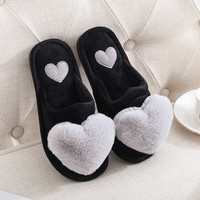 Chaussons d'intérieur chauds en fourrure pour femme, style coréen, à bout fermé, avec motif cœur en peluche