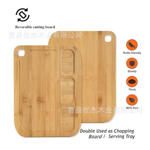 Bandeja de madera para cortar queso de 42x31x1.5cm con ranura para jugo y asa rectangular para uso en la cocina - Product Image 4