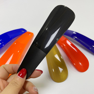 Petit chausse-pied pratique en plastique pour un usage quotidien à la maison - Product Image 2
