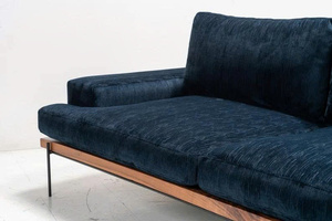 Canapé moderne en velours avec rails en bois, style Mid-Century, trois places, dossier et accoudoirs rembourrés, pieds en métal, mobilier de salon - Product Image 3