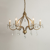 Chandelier Chesterfield Chandelier en or antique avec gouttes de cristal et bobeches, plafonnier à chaîne suspendue pour salle à manger