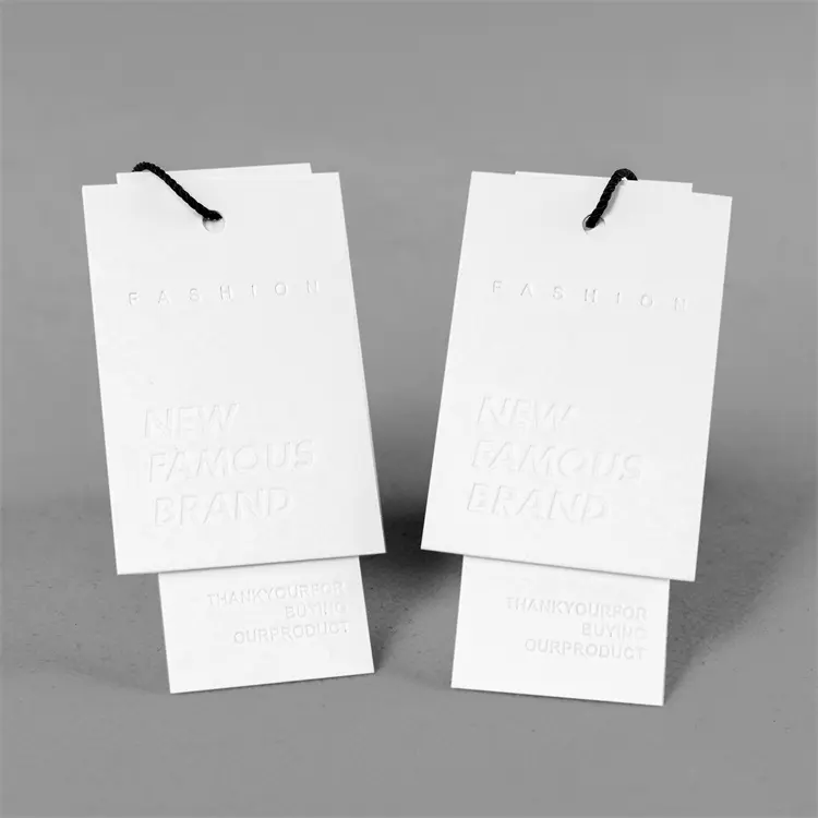 günstig individuelles Design Druck Name Logo Papier Kleidung Aufhänger Etiketten Kleidung Aufhänger mit Schnur