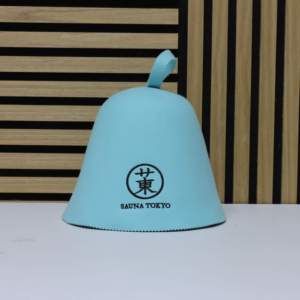 Un genial gorro de sauna de lana merino color verde azulado <span class=keywords><strong>que</strong></span> transmite el espíritu de Tokio mientras el vapor se agacha ante él. - Product Image 3