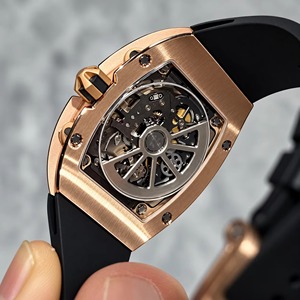 Reloj Mecánico para Hombre de Alta Calidad, Serie 6701, Totalmente Automático, en Oro Rosa, con Caja de Titanio e Indicador de Función - Product Image 4