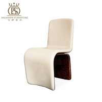 Mesa de Comedor de Alta Gama con Cubierta de Madera y Mármol de Alto Brillo y Sillón de Cuero Genuino para 6 u 8 Personas, para Comedor de Villa de Lujo u Hotel