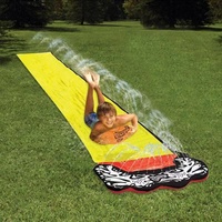 Toboggan aquatique gonflable en PVC pour usage commercial, grand modèle d'été pour l'intérieur et l'extérieur, avec tapis de pulvérisation double pour trois personnes et coussin d'air de jeu sur herbe