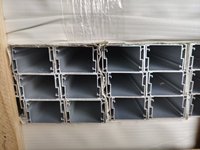 Perfil de Extrusión de Aluminio Anodizado Plateado, Longitud Personalizada para Ensamblaje de Protección de Máquinas de Automatización Industrial