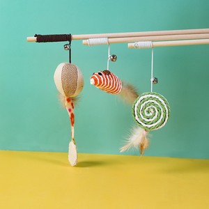 Jouets pour chats en bois de bambou avec clochettes et plumes, jouets interactifs durables pour le divertissement des chats - Product Image 3