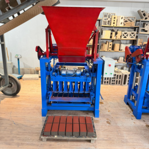 Machine à fabriquer des briques à trémie 4-35, facile à utiliser et peu exigeante en main-d'œuvre, populaire en Afrique de l'<span class=keywords><strong>Ouest</strong></span>, machine de formage de blocs de ciment - Product Image 5