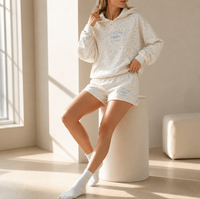 Ensemble de survêtement en molleton blanc à motif floral pour femme, avec logo personnalisé OEM, comprenant un sweat à capuche oversize et un short