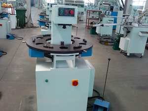 Machine <span class=keywords><strong>de</strong></span> poinçonnage et <span class=keywords><strong>de</strong></span> pressage <span class=keywords><strong>de</strong></span> fenêtres en aluminium Eworld avec moteur, tête simple, six stations, 220V/380V - Product Image 1