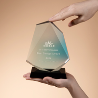 Premio grabado personalizado de trofeo de cristal de Color Noble recién llegado para la competencia de configuración de alimentador fuera de línea Penang