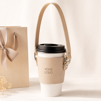 Manchon de tasse en cuir de qualité supérieure pour le marché européen avec sangle et logo personnalisé pour la promotion de chaînes de cafés de prestige, faible MOQ