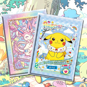 YQ Vitrine <span class=keywords><strong>de</strong></span> présentation imprimée avec fan art personnalisé, <span class=keywords><strong>pour</strong></span> <span class=keywords><strong>album</strong></span> Pokémon, Premium Micro Light Traveler, et dalle acrylique <span class=keywords><strong>pour</strong></span> cartes <span class=keywords><strong>de</strong></span> <span class=keywords><strong>collection</strong></span> gradées - Product Image 1