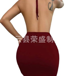 เสื้อผ้าสตรีสไตล์ยุโรปและอเมริกาแบบใหม่สำหรับส่งออก กระโปรงทรงเข้ารูปเว้าหลังเซ็กซี่ โชว์สัดส่วนช่วงสะโพก พร้อมสายโซ่ ขายดี - Product Image 4