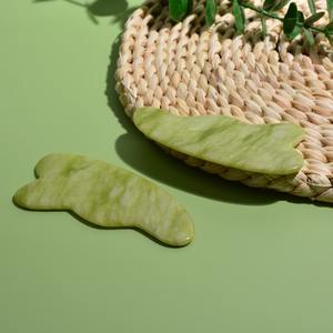 Mejor <span class=keywords><strong>precio</strong></span> Xiuyan Jade Gua Sha Terapia Masajeador facial 100% Natural Antienvejecimiento Adelgazante Control de sincronización facial <span class=keywords><strong>Masaje</strong></span> de jade verde - Product Image 3